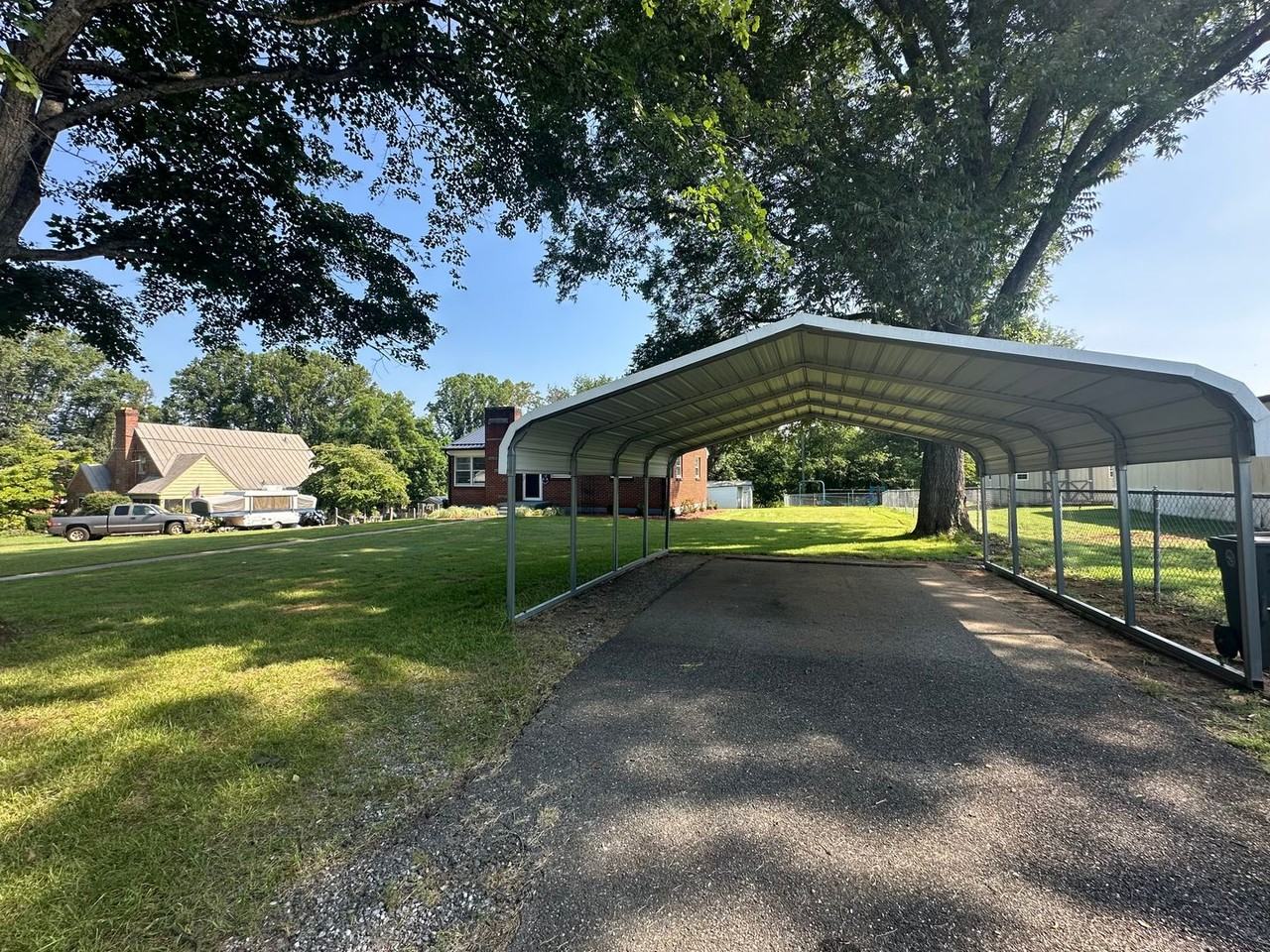 405 Monticello Ave - Photo 3 of 24