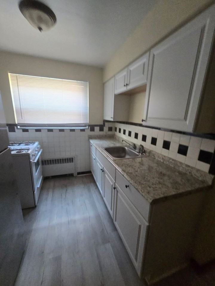 2378 Boudinot Ave - Photo 6 of 28