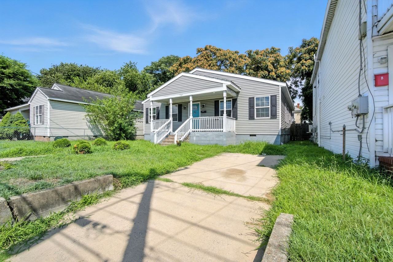 737 16th St - Photo 2 of 25