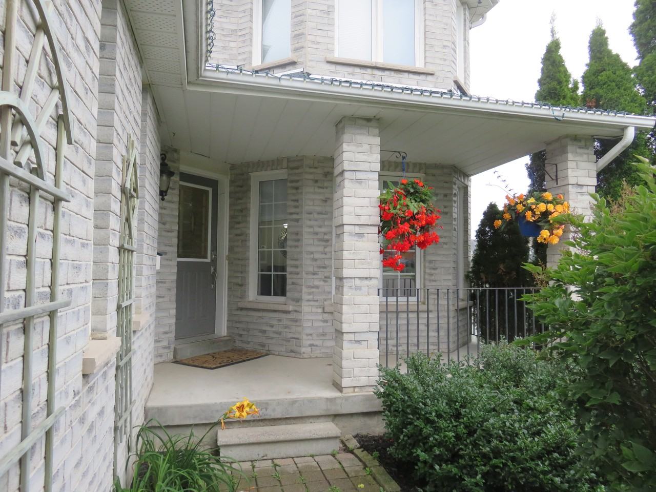 2 Grace Crescent - Photo 2 of 25