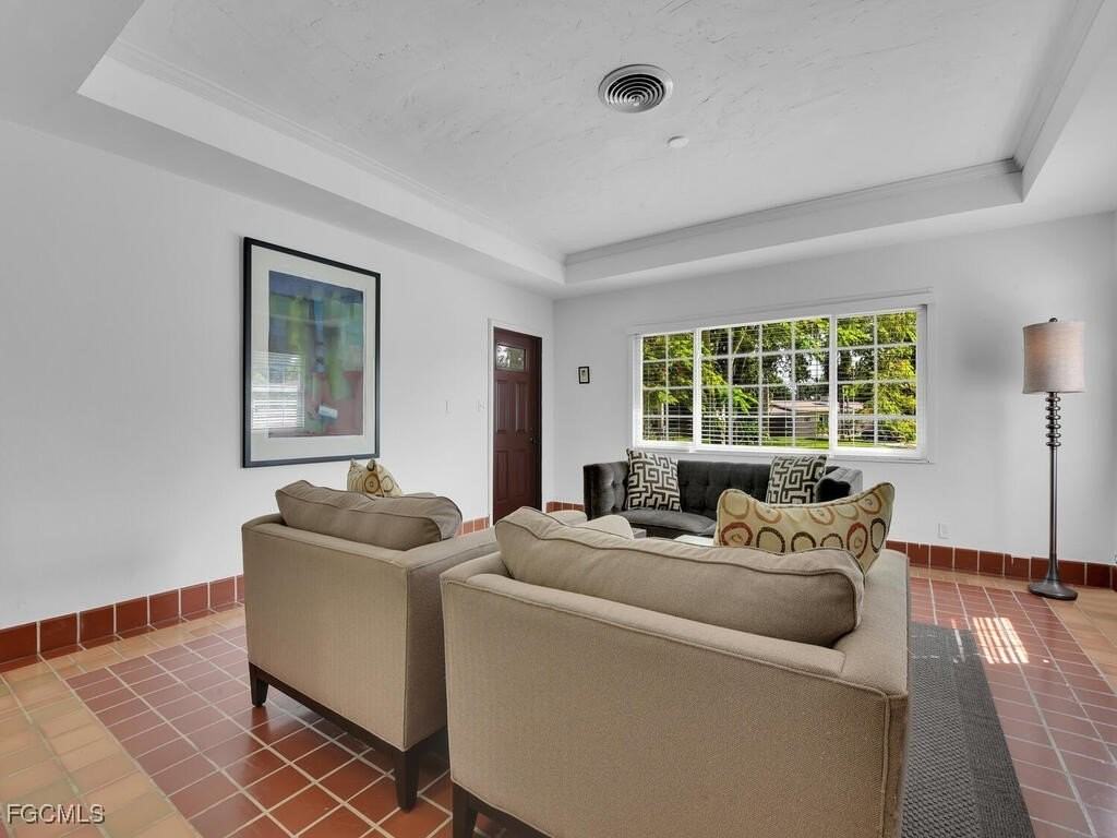 1803 Ardmore Rd - Photo 5 of 39