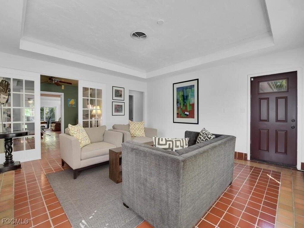 1803 Ardmore Rd - Photo 6 of 39