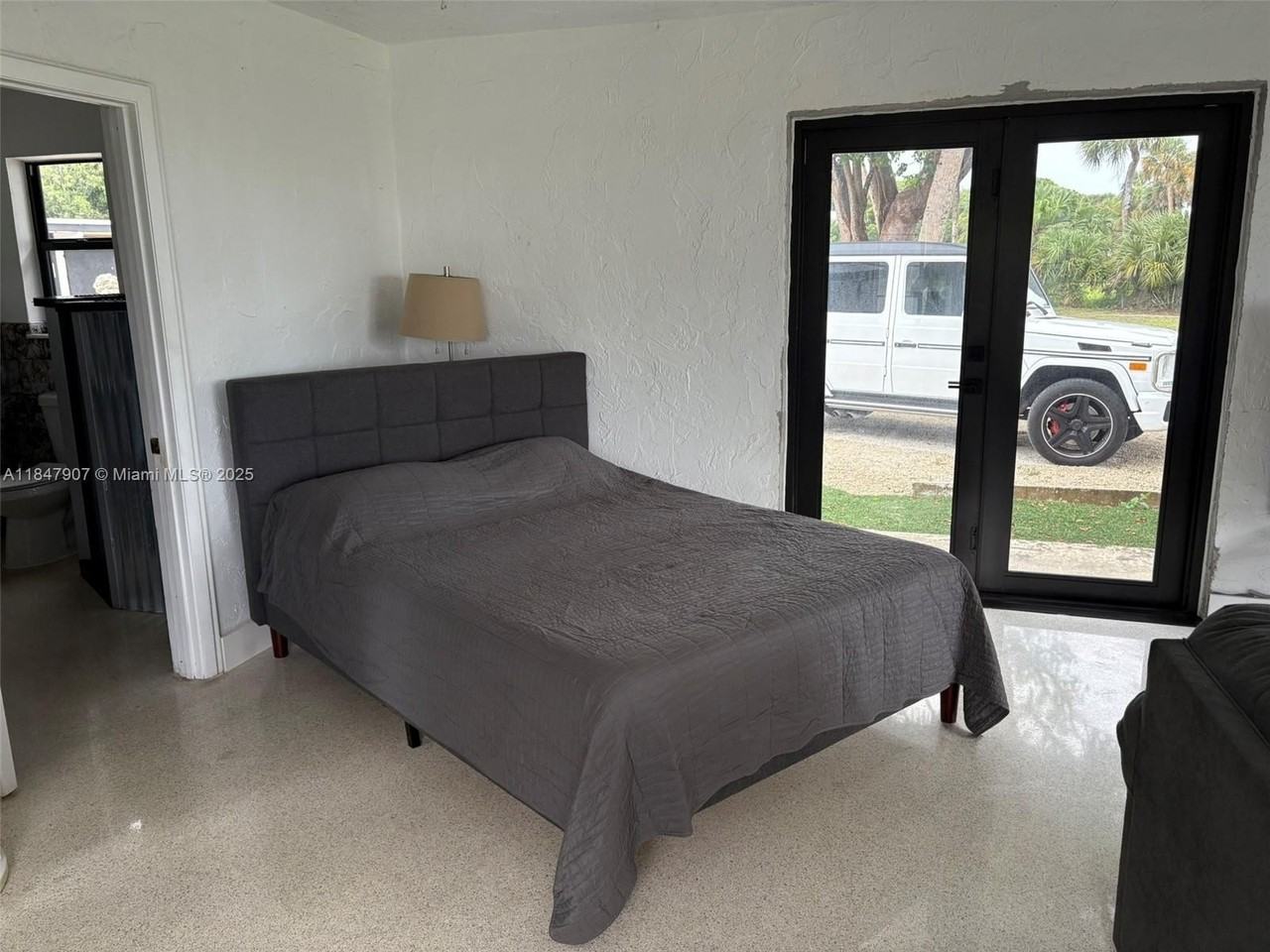 6003 S Indian River Dr - Photo 2 of 9