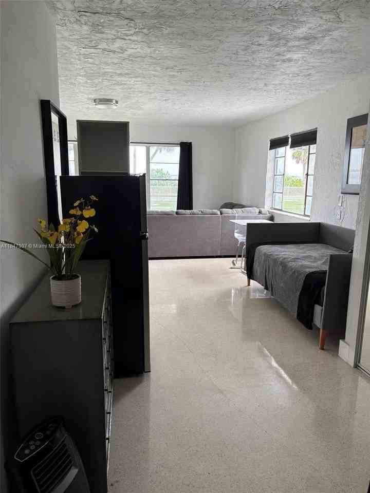 6003 S Indian River Dr - Photo 4 of 9
