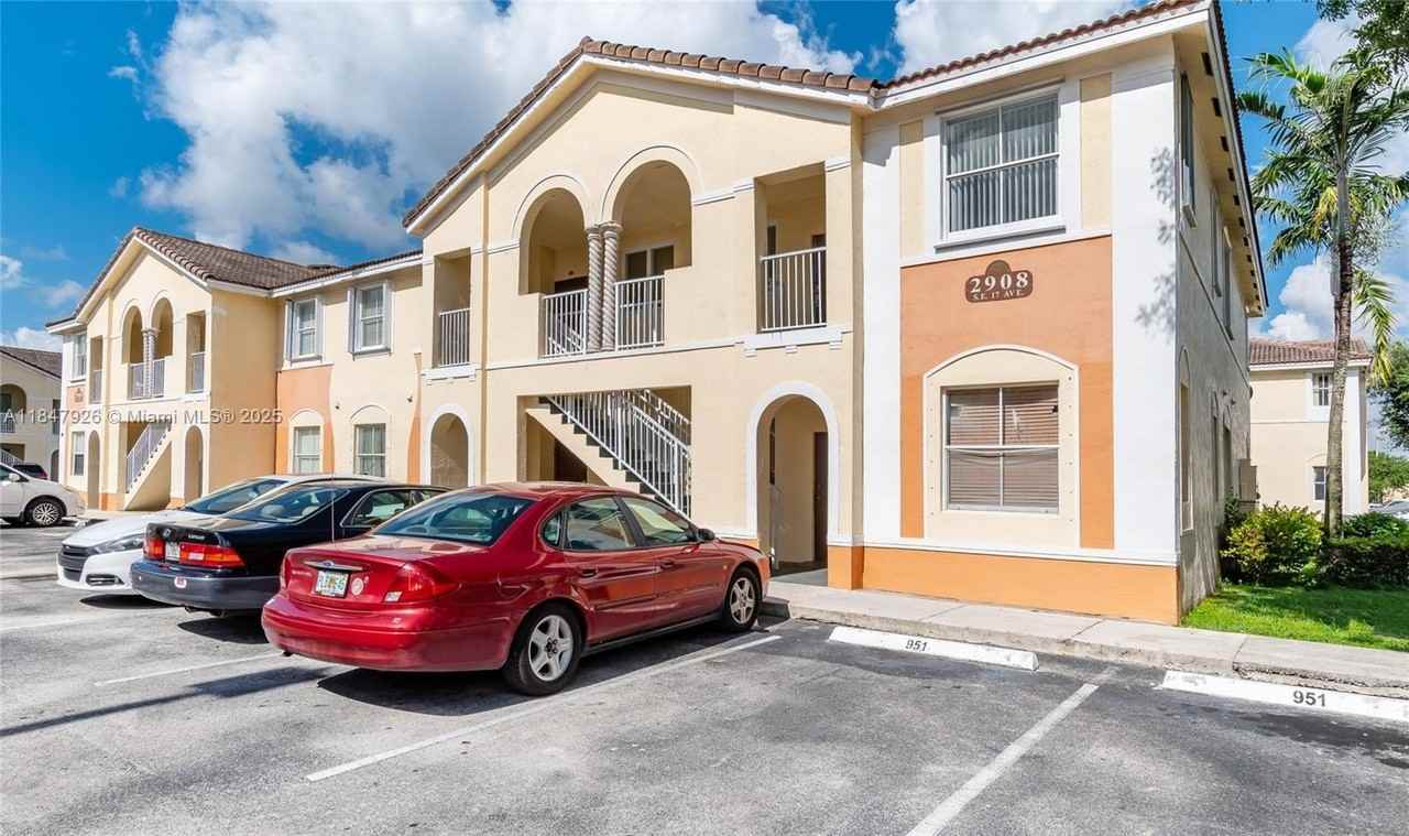 2908 Se 17th Ave #200 - Photo 2 of 23