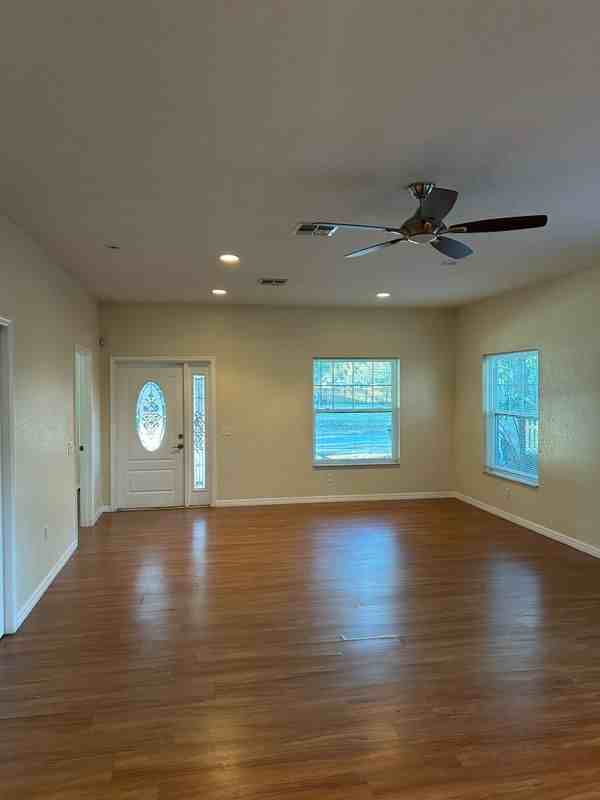 3719 E Grove St - Photo 3 of 9