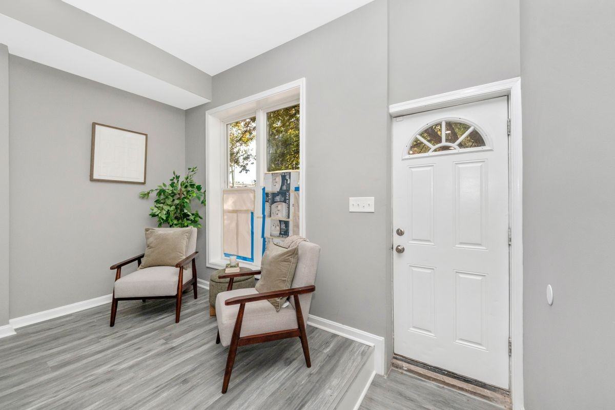 2420 E Madison St - Photo 3 of 42