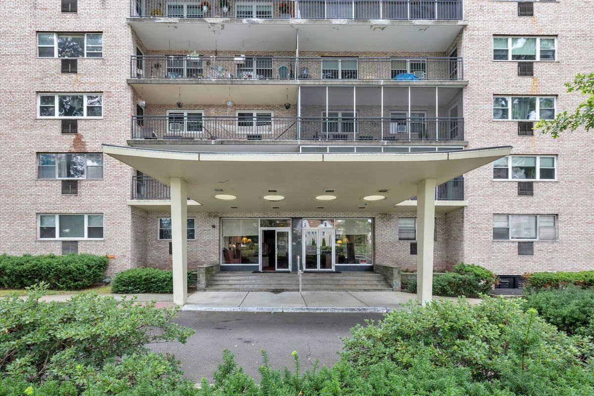 25 Cartright St ##5d - Photo 4 of 37