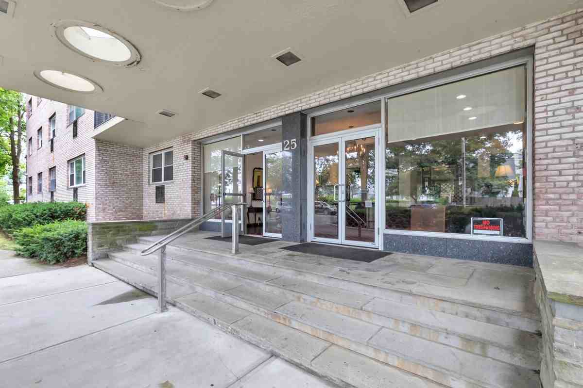 25 Cartright St ##5d - Photo 5 of 37