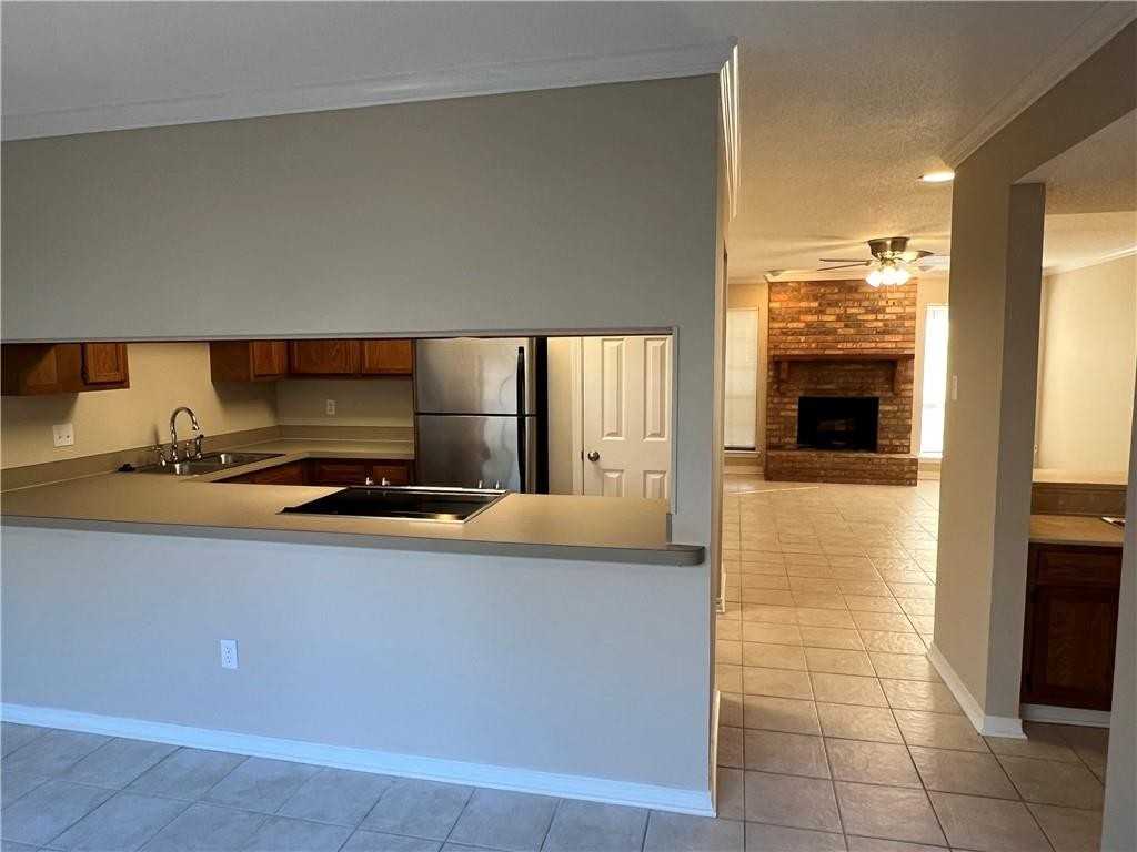 627 Village Ln N ##B - Photo 3 of 20