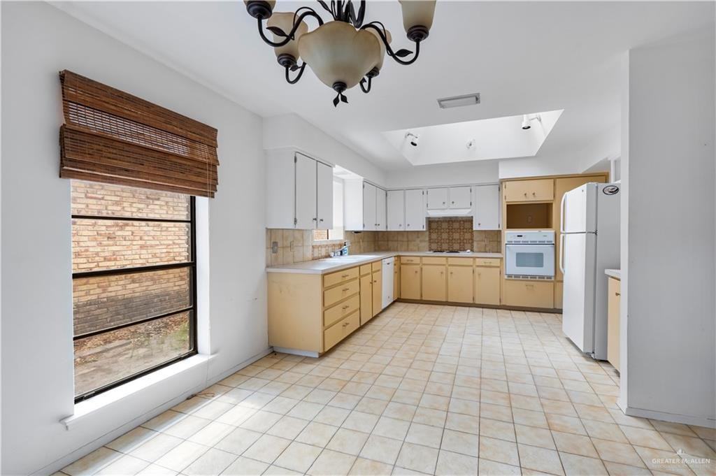 411 Zinnia Ave - Photo 3 of 17