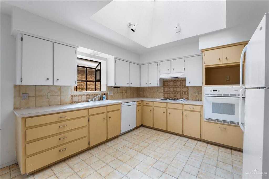 411 Zinnia Ave - Photo 4 of 17