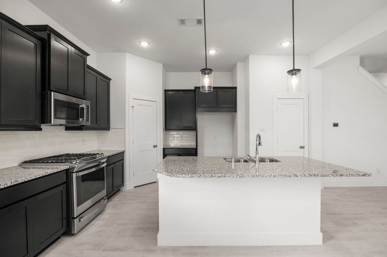 7810 Starfish Arbor Dr - Photo 7 of 31