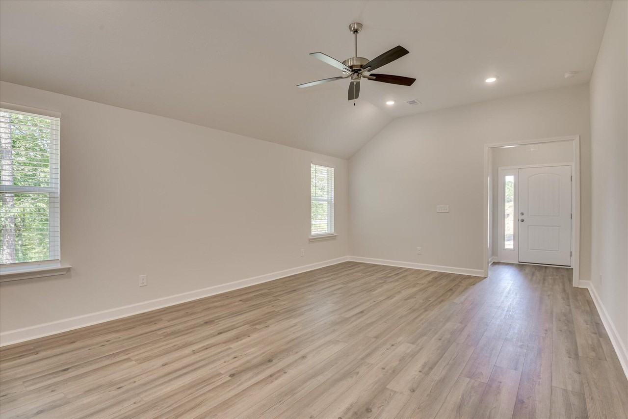 3066 Banter Dr - Photo 4 of 40