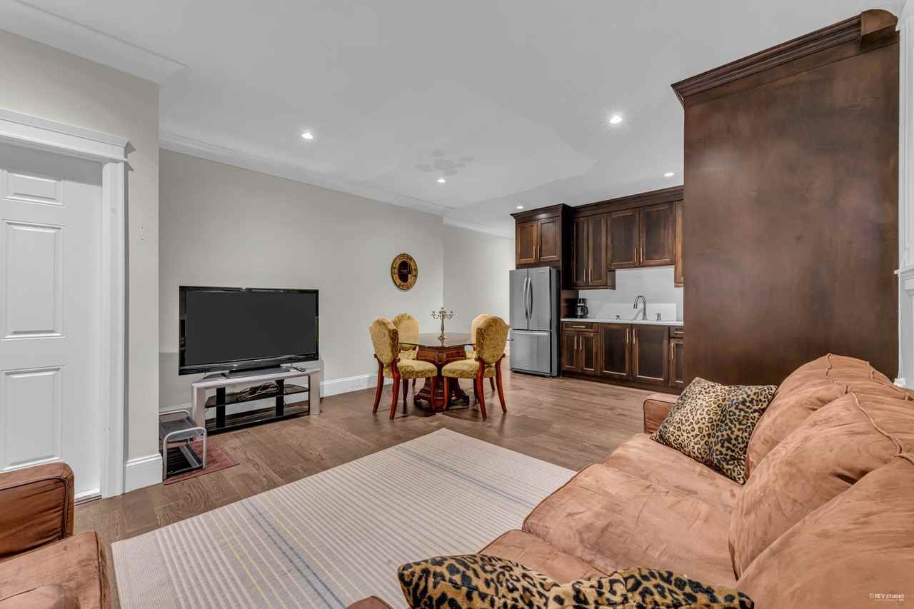 3722 Lonsdale Avenue - Photo 4 of 18