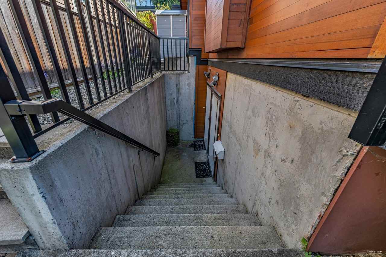 3722 Lonsdale Avenue - Photo 3 of 18