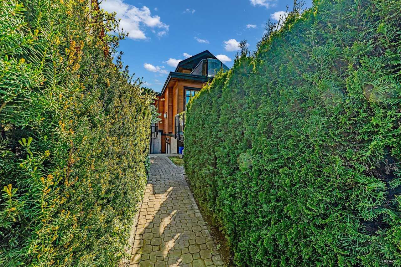 3722 Lonsdale Avenue - Photo 2 of 18