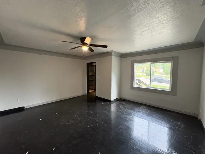 4513 50 St - Photo 3 of 10