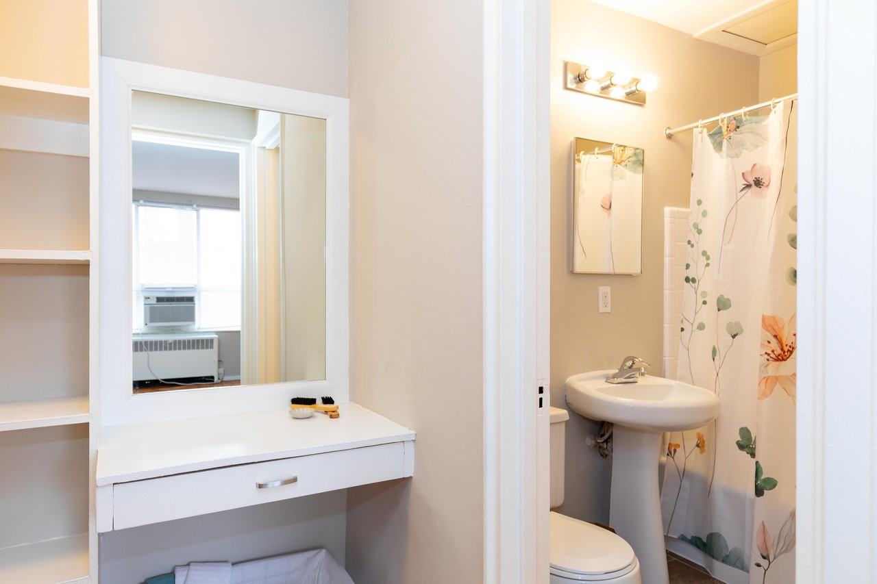 Washington Place Apartments - Photo 6 of 29