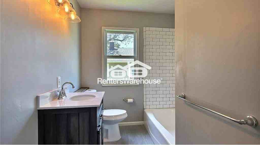 861 Algonquin Ave - Photo 5 of 10