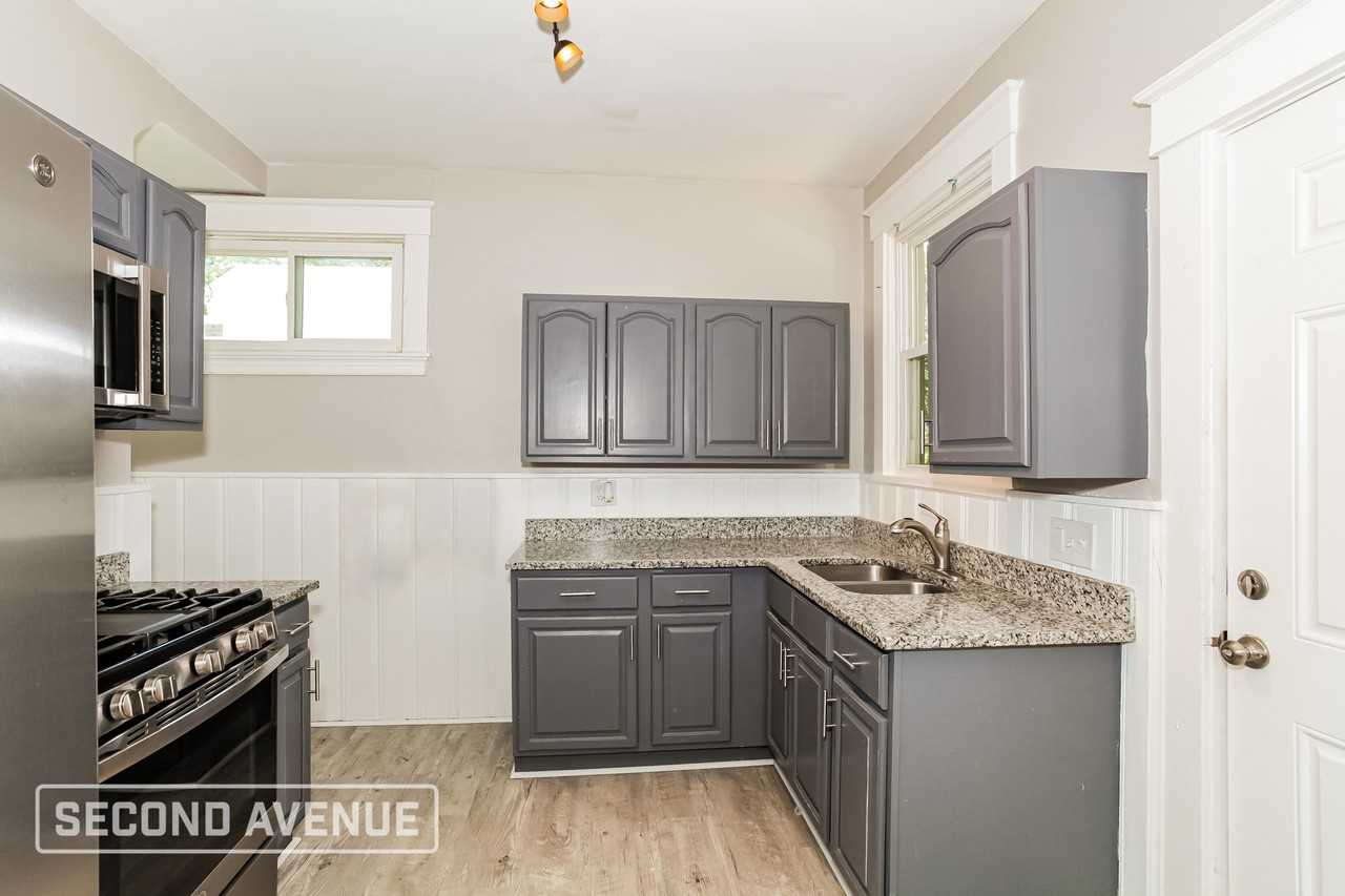 1734 Gilsey Ave - Photo 3 of 25