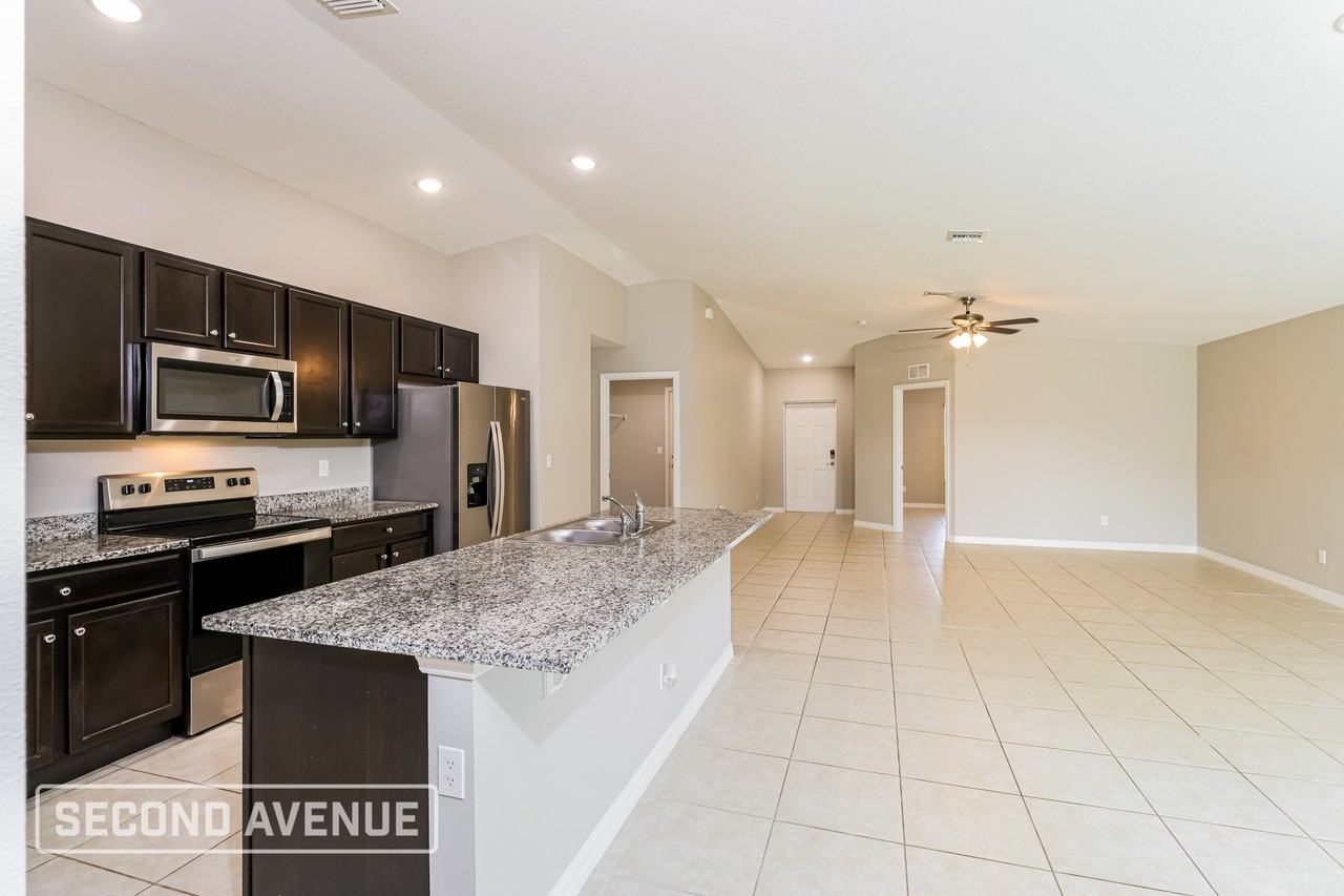 3230 Bowline Ave Se - Photo 3 of 26