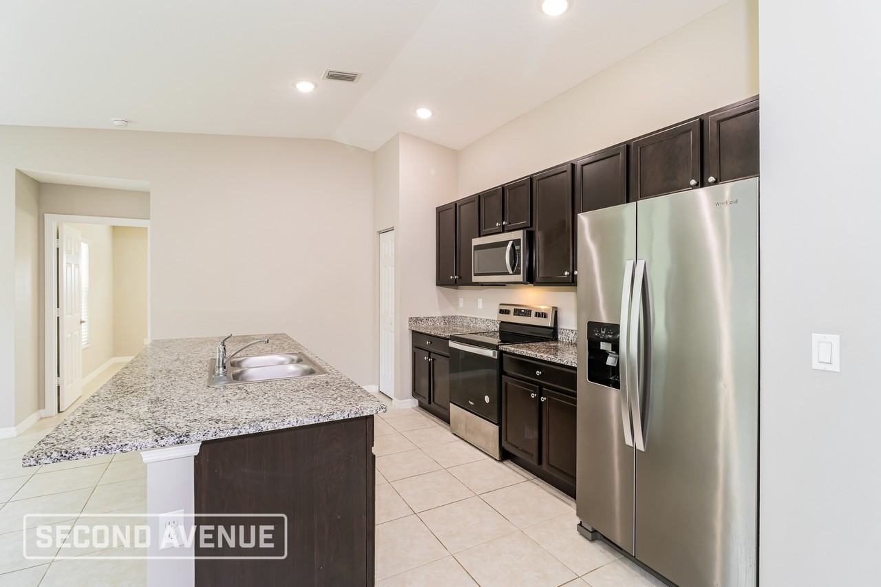 3230 Bowline Ave Se - Photo 4 of 26