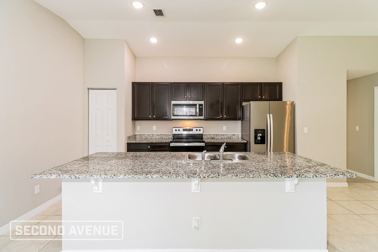 3230 Bowline Ave Se - Photo 5 of 26