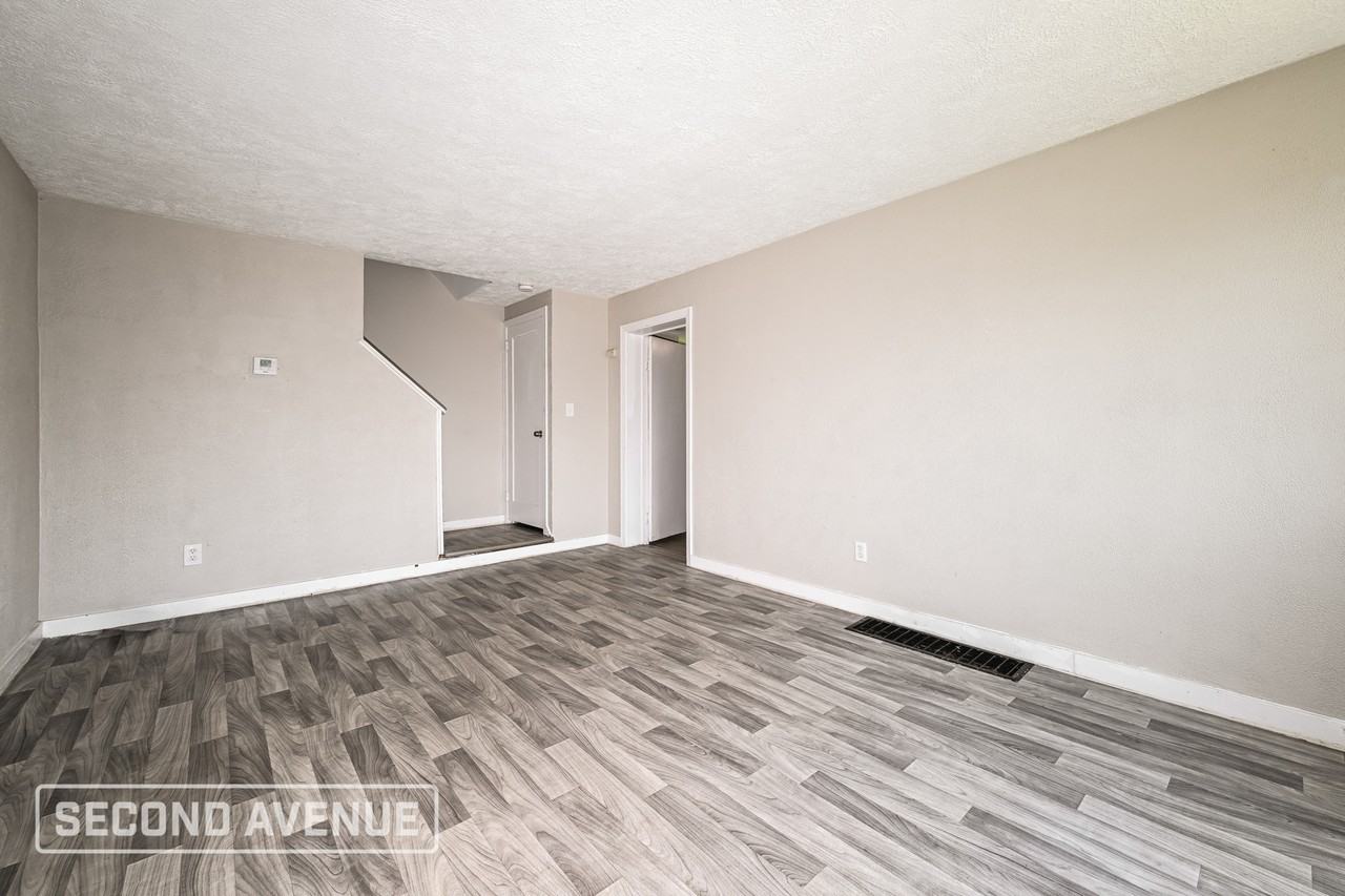 624 Sara Ln - Photo 4 of 28