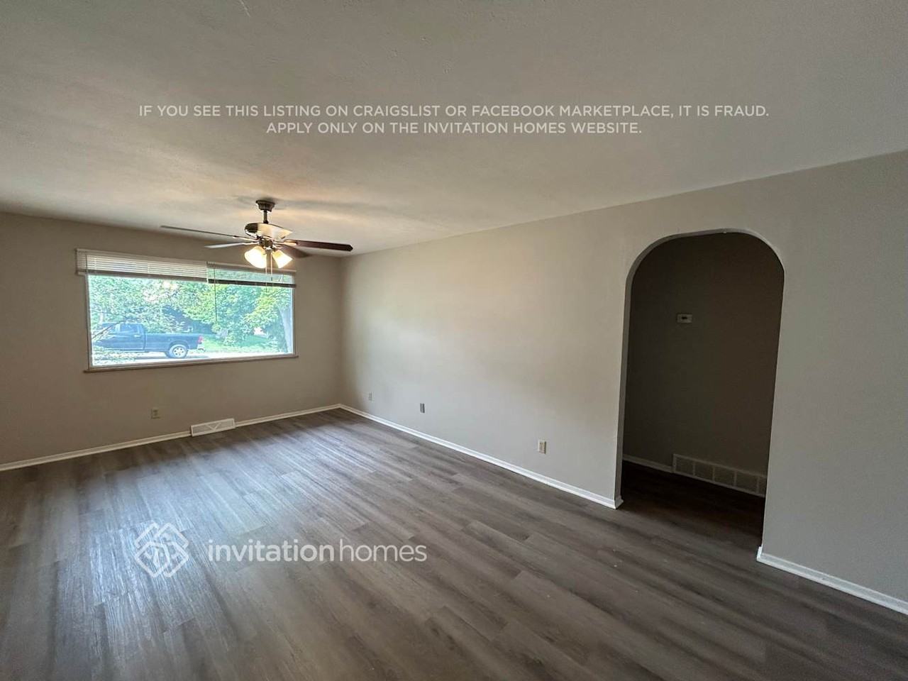 8866 W Asbury Dr - Photo 3 of 13