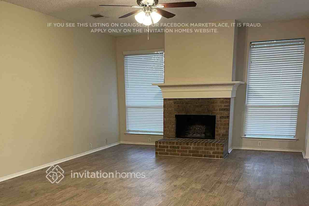 2612 Briarcrest Dr - Photo 2 of 12