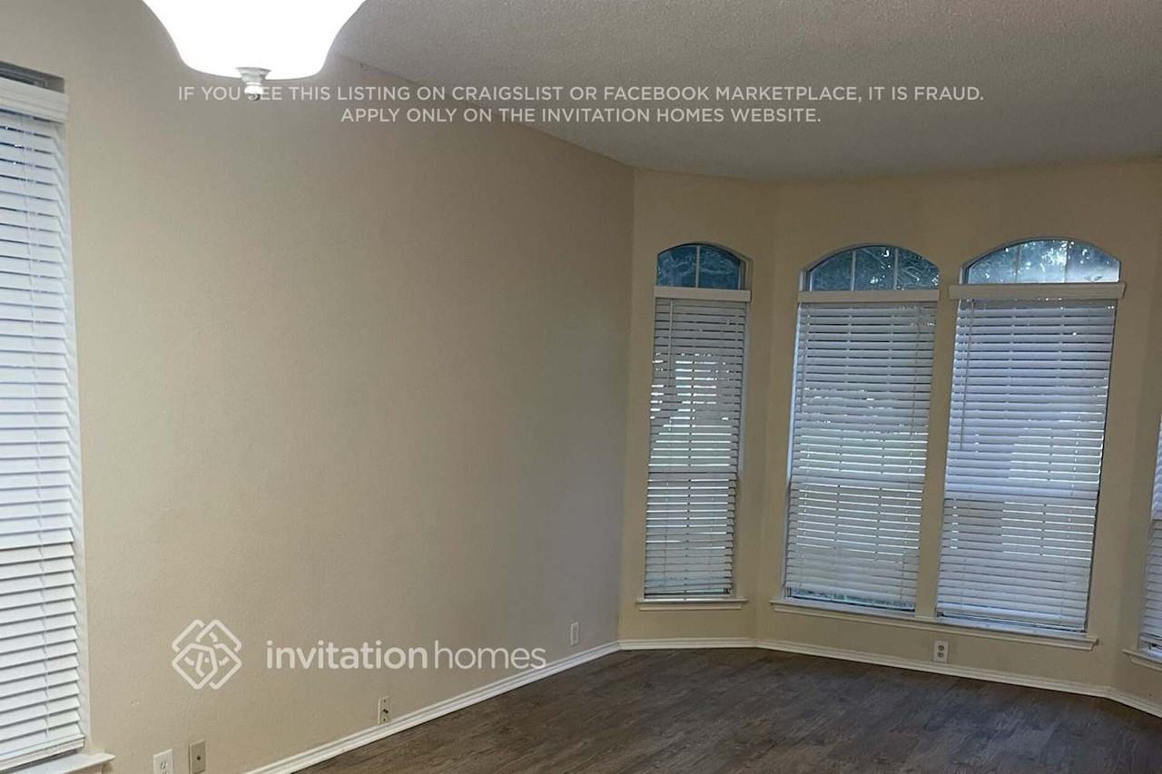 2612 Briarcrest Dr - Photo 3 of 12