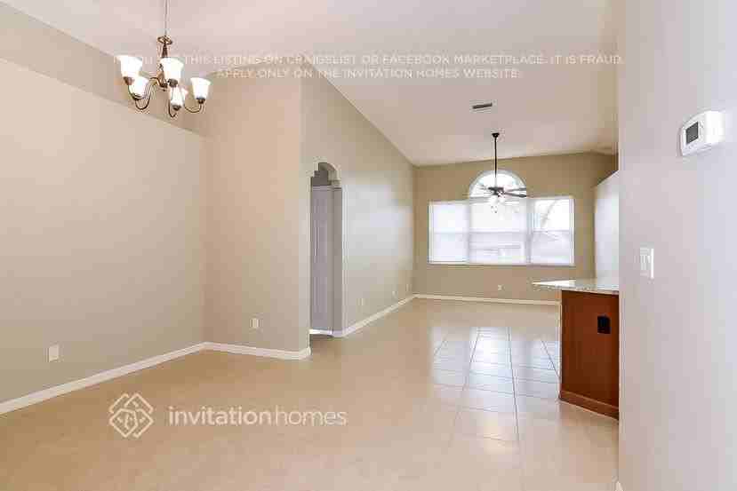 6127 Weatherwood Cir - Photo 3 of 19