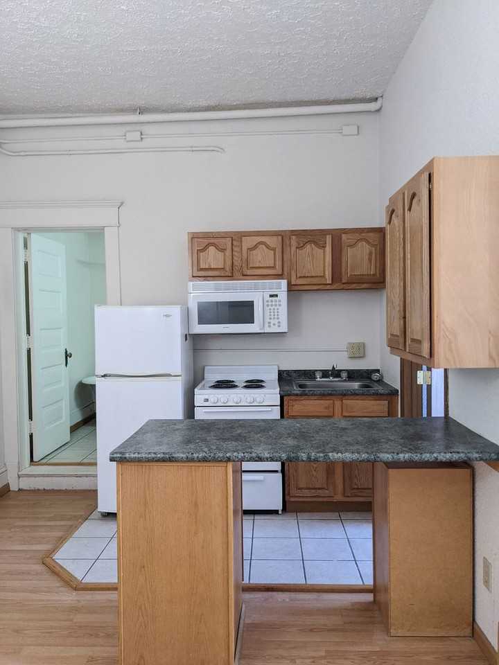 Gardner - Photo 3 of 27