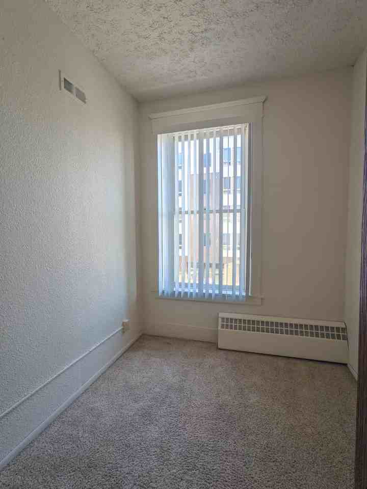 Gardner - Photo 7 of 27