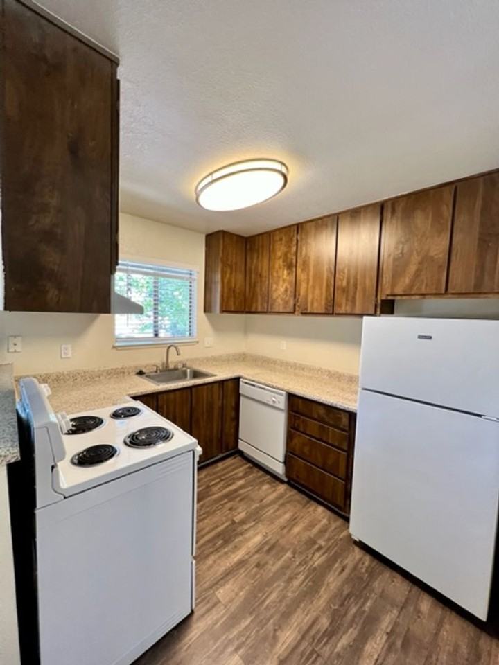 814-Summer Hills Apartments - Photo 2 of 34