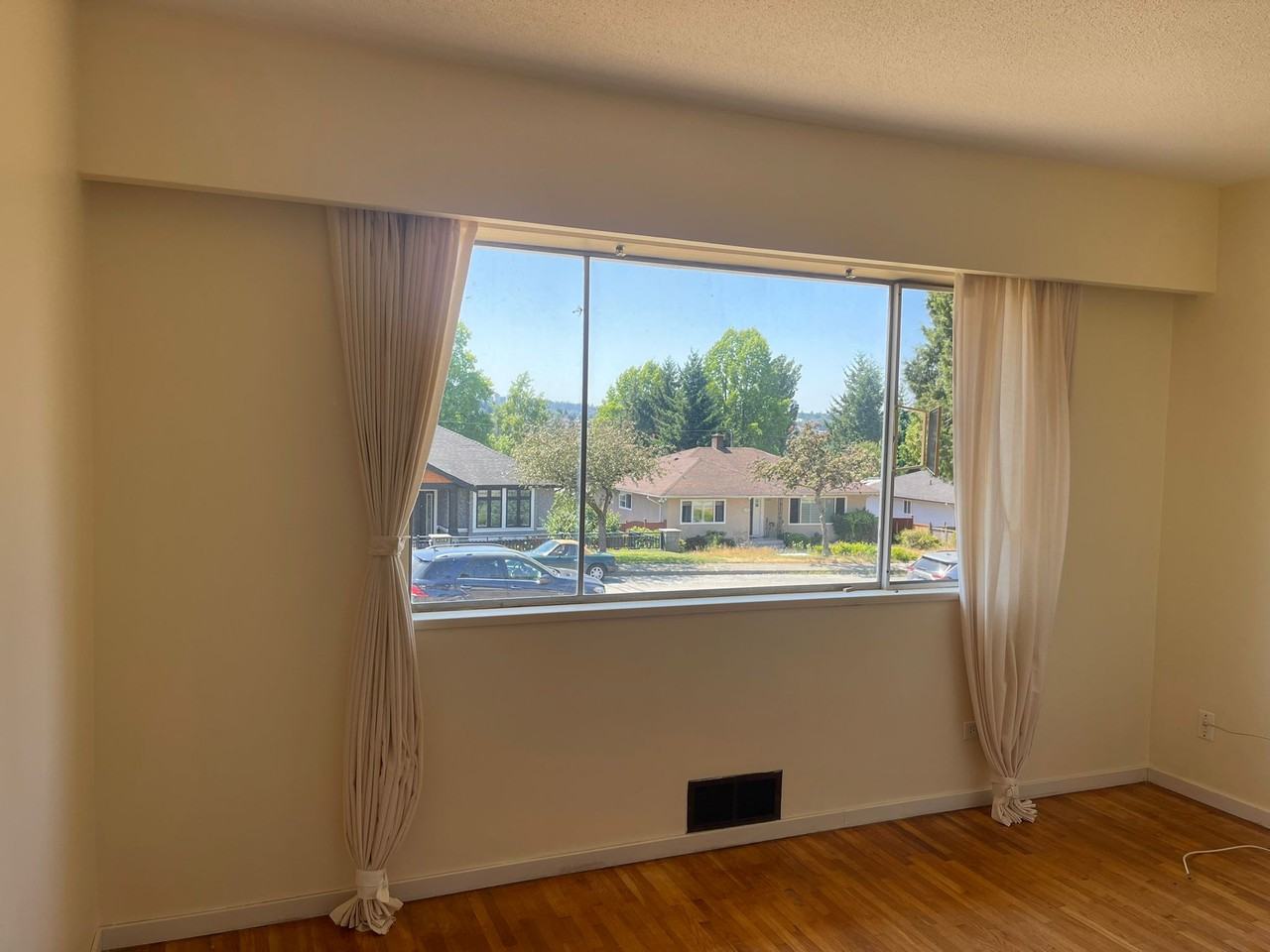 6207 Dawson St - Photo 3 of 40