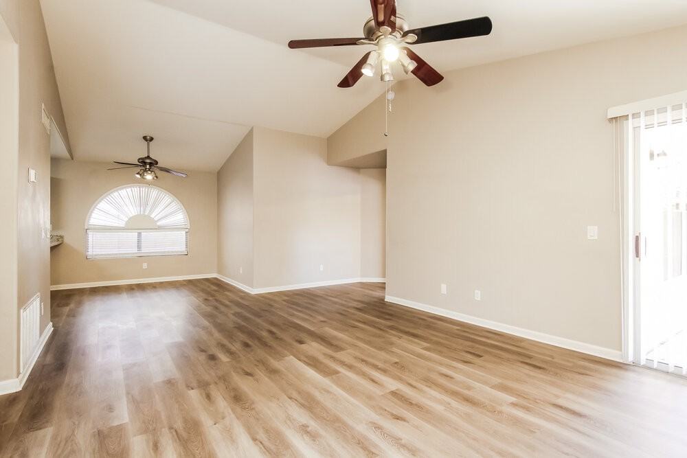 7522 W Kerry Ln - Photo 3 of 16