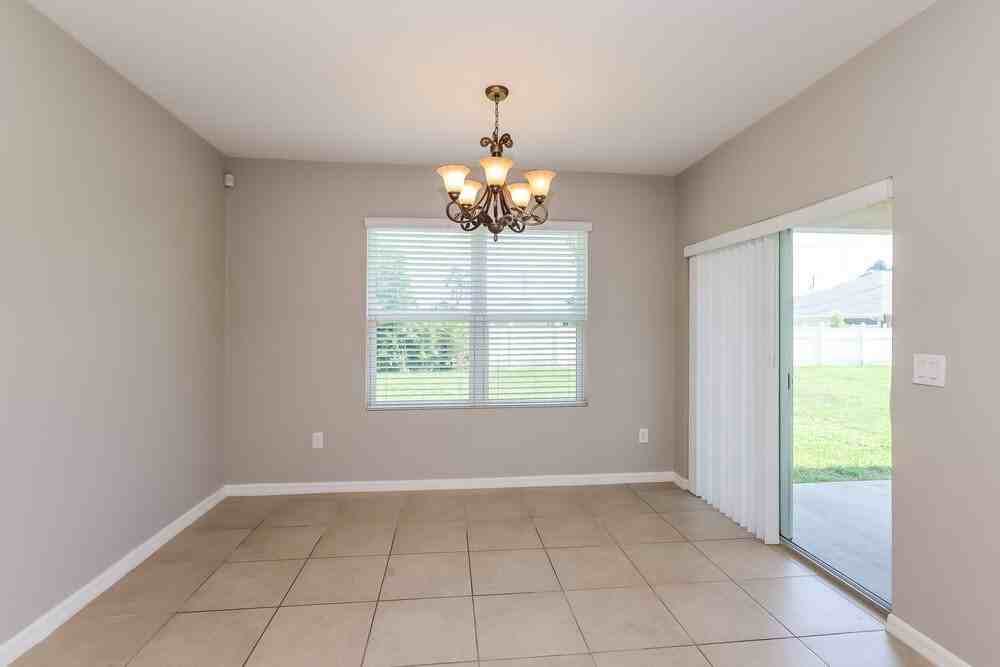 2207 Se 11th St - Photo 5 of 16