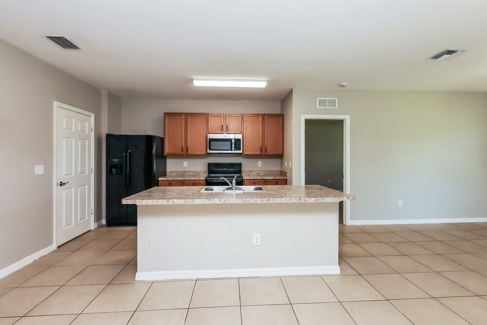 2207 Se 11th St - Photo 6 of 16