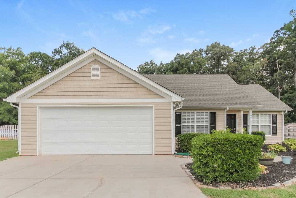 409 Funderburk Rd - Photo 3 of 19