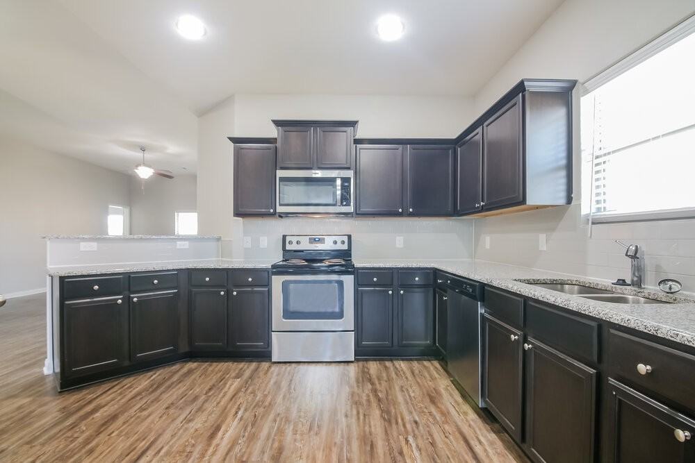 1516 Millennium Dr - Photo 7 of 19