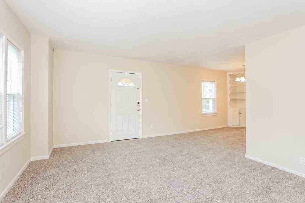 4908 Dundee Rd - Photo 4 of 19