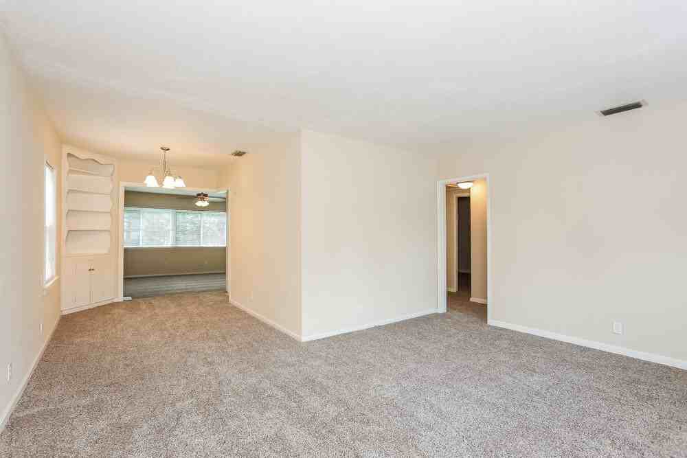 4908 Dundee Rd - Photo 5 of 19