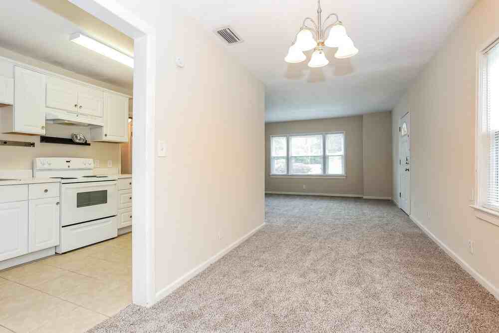 4908 Dundee Rd - Photo 6 of 19