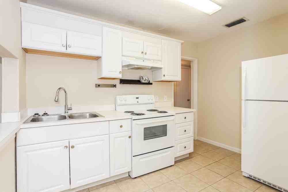 4908 Dundee Rd - Photo 7 of 19