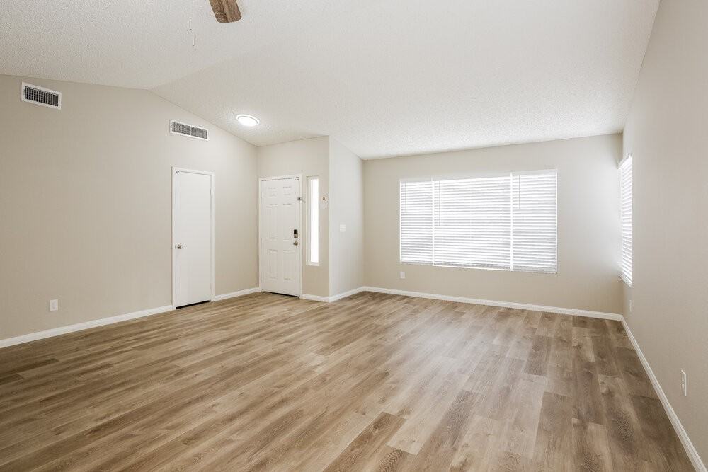 2446 Millcroft Dr - Photo 3 of 16