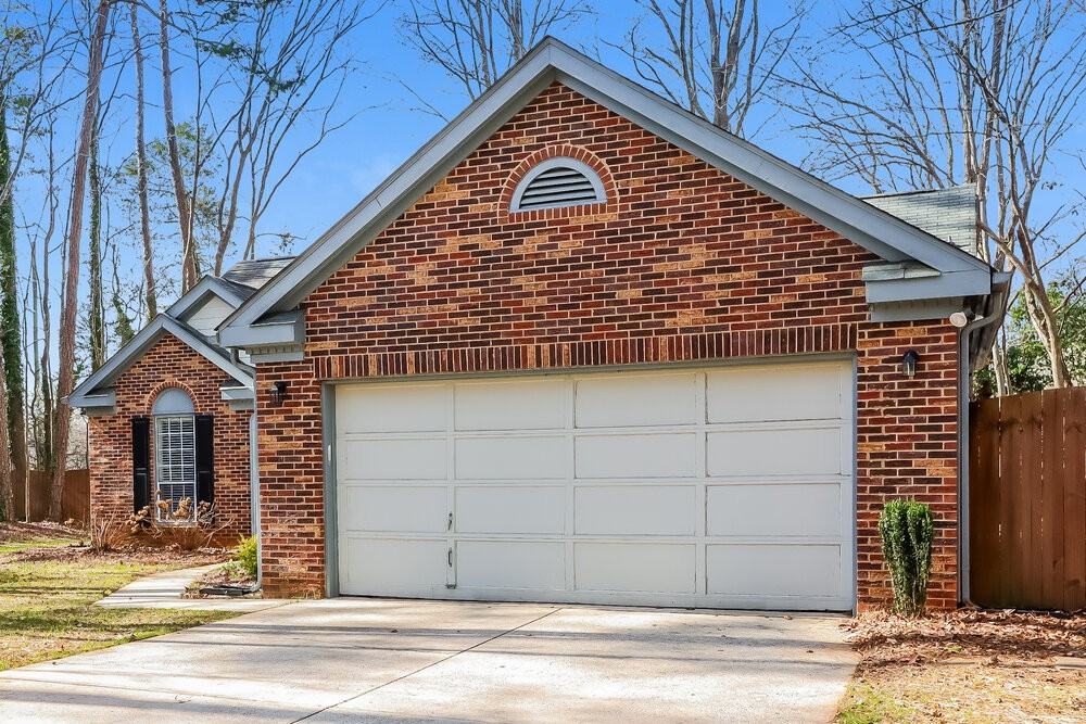 202 Aurora Ln - Photo 3 of 19