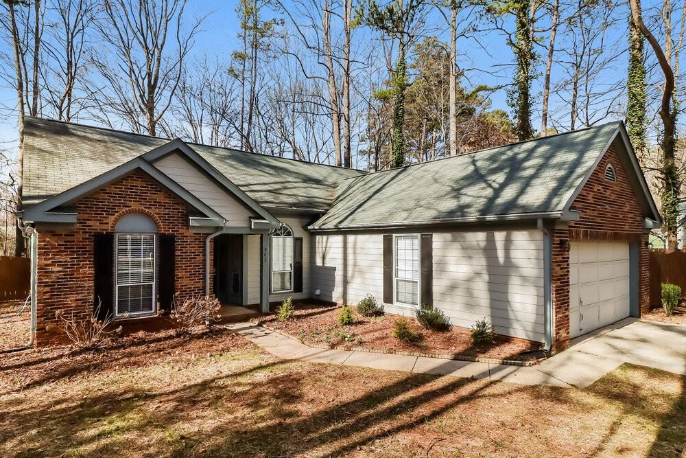 202 Aurora Ln - Photo 4 of 19