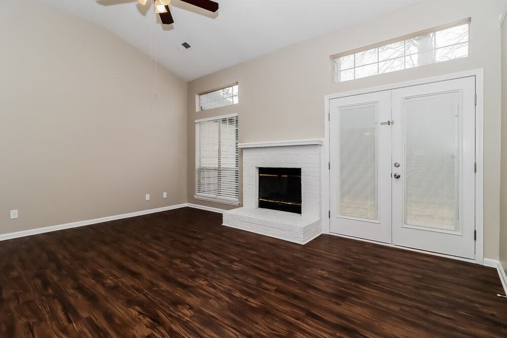 202 Aurora Ln - Photo 5 of 19